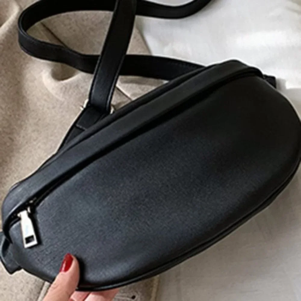 Minimalist Fanny Pack Black - Picture 3 of 6